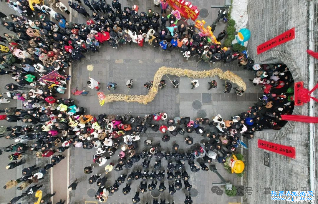 张家界元宵灯会：一场万人狂欢与民族文化的盛宴