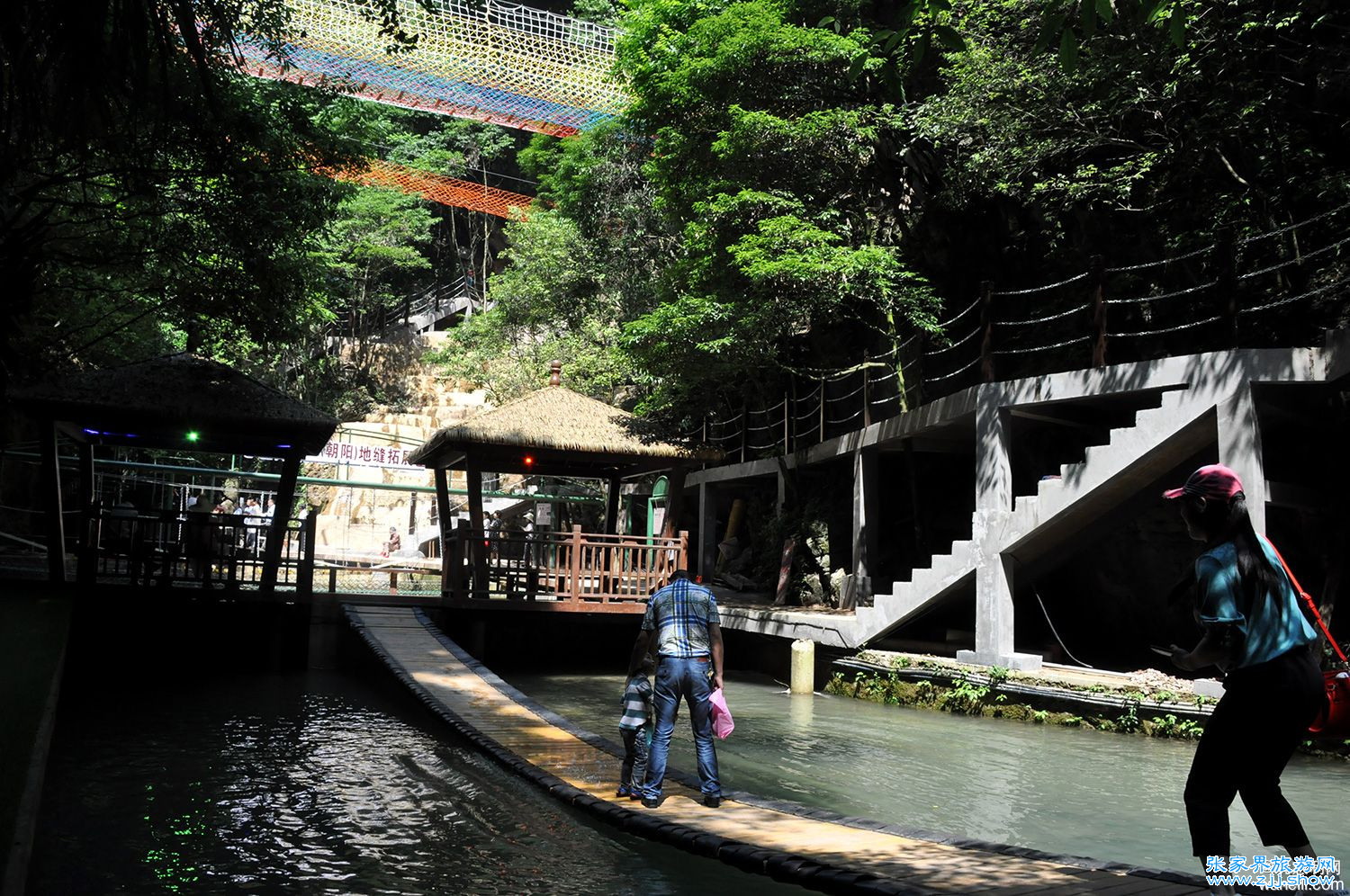 天气渐热，消夏避暑哪里去？恒温19度张家界地缝告诉你答案