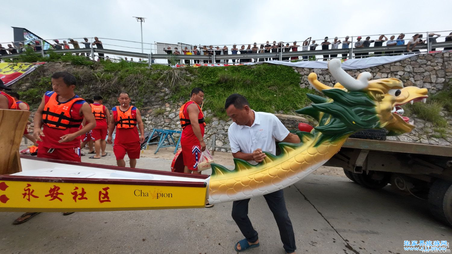 2024年慈利“二端午”龙舟赛前夕，亲身体验在澧水河划龙舟