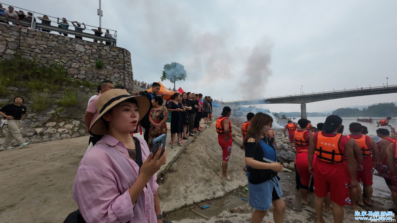 2024年慈利“二端午”龙舟赛前夕，亲身体验在澧水河划龙舟