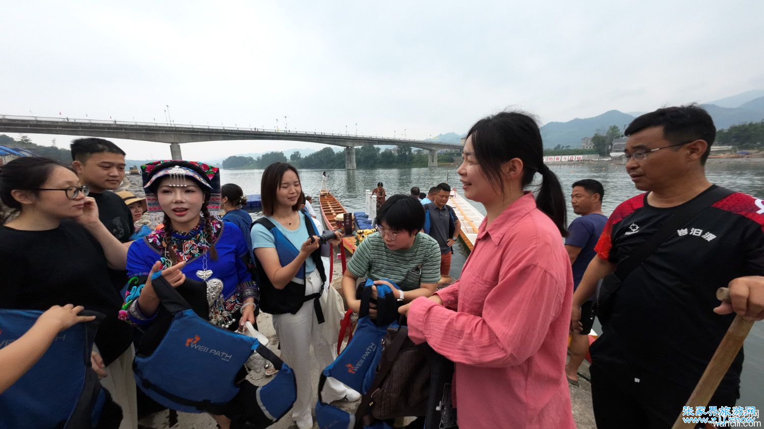 2024年慈利“二端午”龙舟赛前夕，亲身体验在澧水河划龙舟