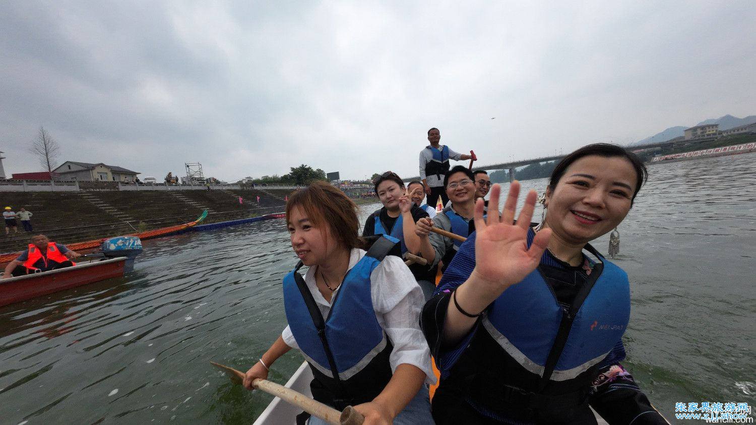 2024年慈利“二端午”龙舟赛前夕，亲身体验在澧水河划龙舟