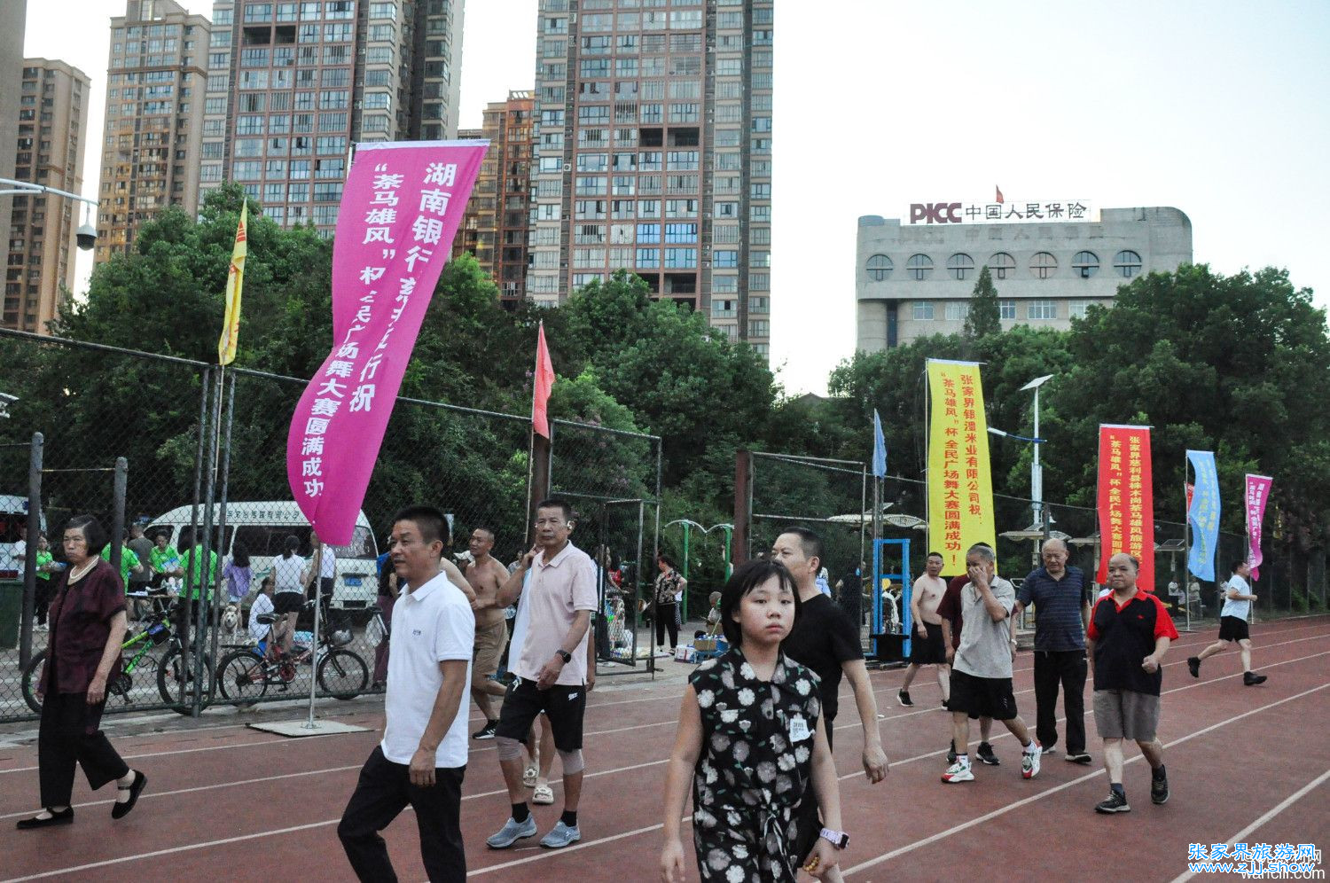 慈利县2024年庆祝新中国成立75周年广场舞艺术拓展表演图集