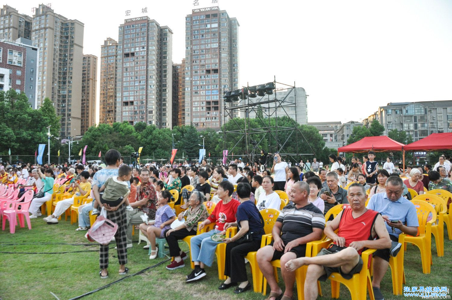 慈利县2024年庆祝新中国成立75周年广场舞艺术拓展表演图集