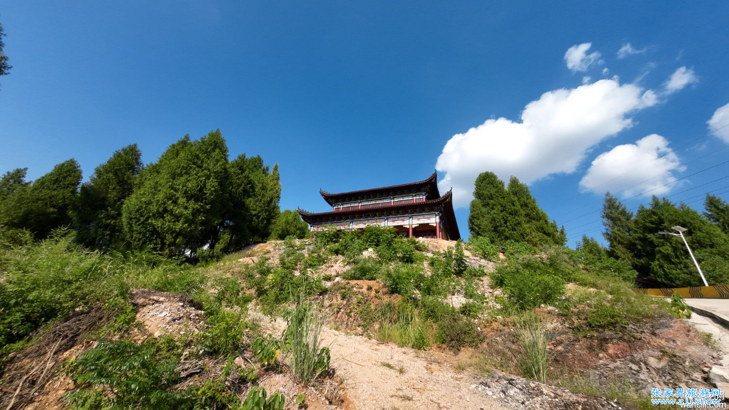 慈利县青山村慈善寺大殿已完工，但离正式开放还有一段距离